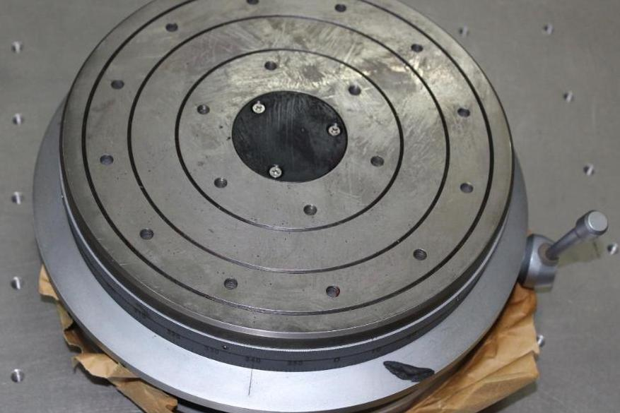 诱偏激光发射角度测试系统