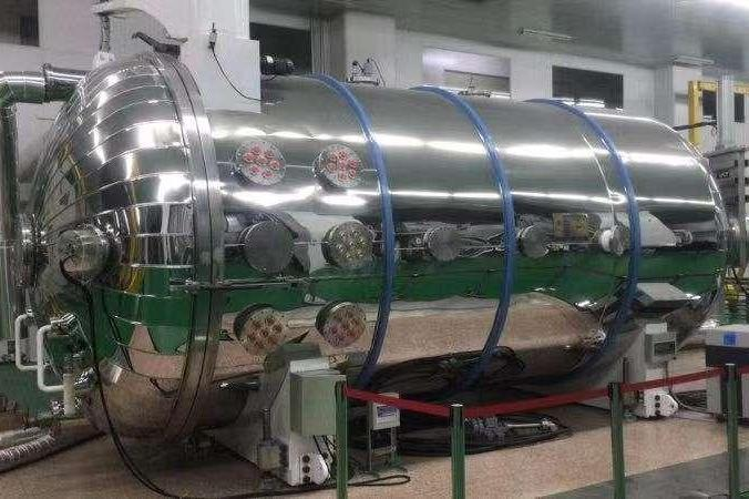 多窗口空间环境模拟设备